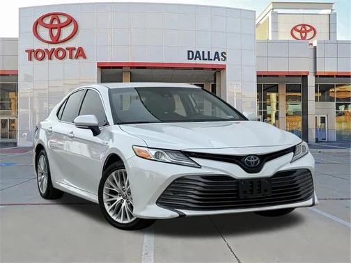2020 Toyota Camry Hybrid XLE