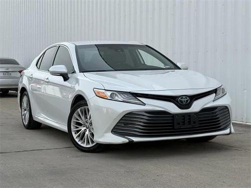 2020 Toyota Camry Hybrid XLE
