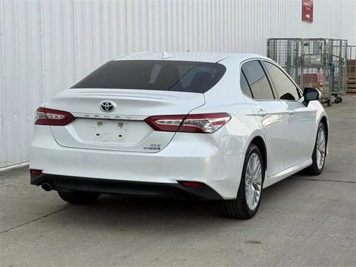 2020 Toyota Camry Hybrid XLE