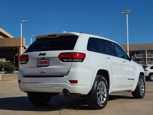Photo 4 of 34 of 2018 Jeep Grand Cherokee Altitude