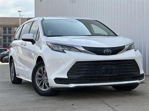 2023 Toyota Sienna LE
