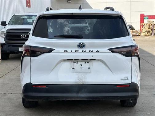 2023 Toyota Sienna LE