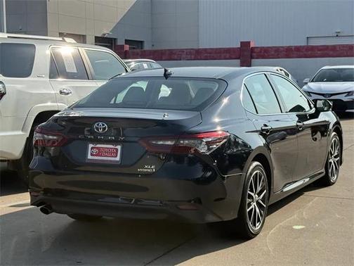 2021 Toyota Camry Hybrid XLE