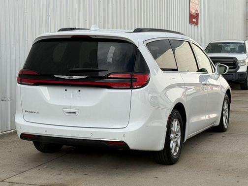 Bright White 2022 Chrysler Pacifica Touring L