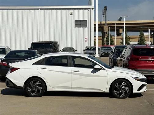 2024 Hyundai ELANTRA Limited