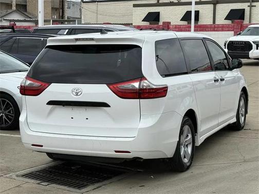 2020 Toyota Sienna SE