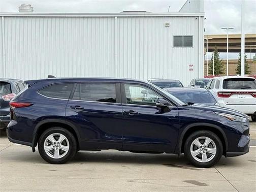 2023 Toyota Highlander LE