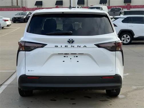 2025 Toyota Sienna LE