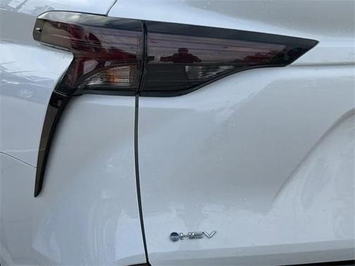 2025 Toyota Sienna LE