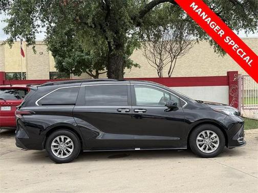 2023 Toyota Sienna XLE