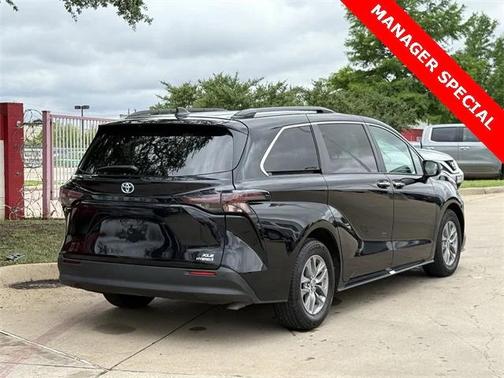 2023 Toyota Sienna XLE