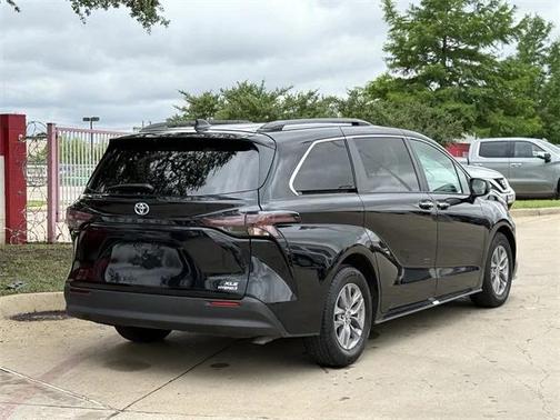 2023 Toyota Sienna XLE