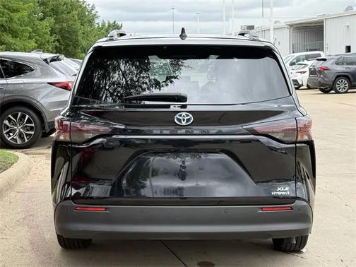 2023 Toyota Sienna XLE