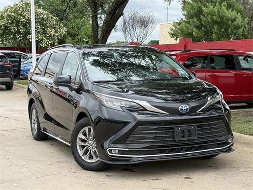 2023 Toyota Sienna XLE