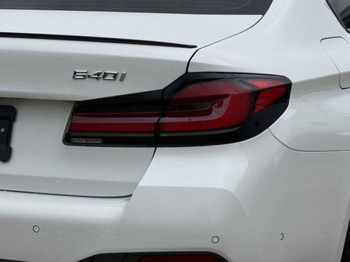 Alpine White 2023 BMW 540 i