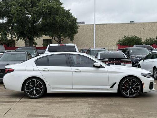 Alpine White 2023 BMW 540 i