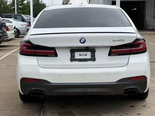 Alpine White 2023 BMW 540 i