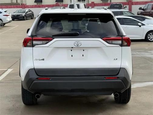 2020 Toyota RAV4 LE