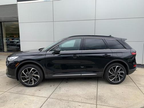 Infinite Black Metallic 2026 Lincoln Corsair Reserve