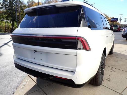 2025 Lincoln Navigator Reserve