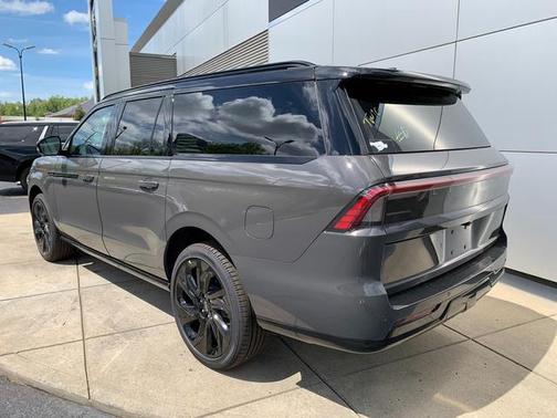 Metallic 2026 Lincoln Navigator L Black Label
