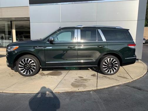 Manhattan Green Metallic 2023 Lincoln Navigator Black Label