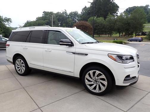 2024 Lincoln Navigator Premiere