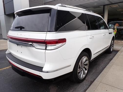 2024 Lincoln Navigator Premiere