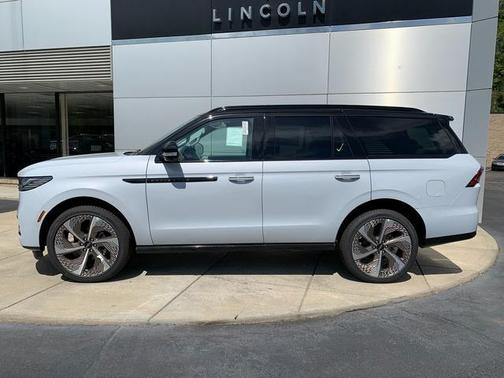 Crystal White Metallic 2026 Lincoln Navigator Black Label