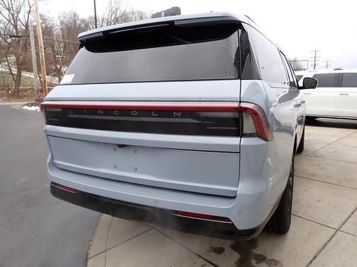 2025 Lincoln Navigator L Reserve