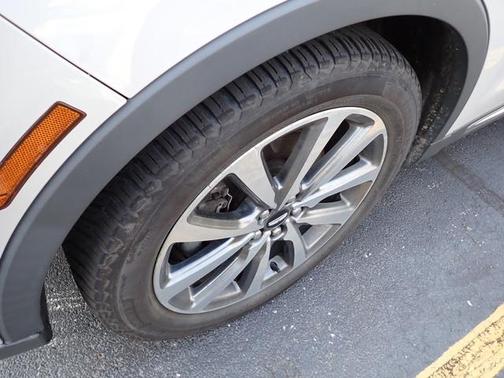 2019 Lincoln Nautilus Select
