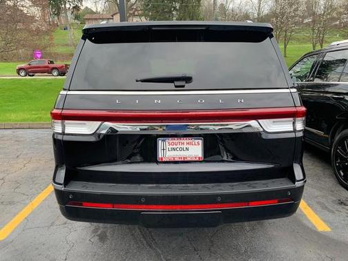 Infinite Black Metallic 2024 Lincoln Navigator L Reserve
