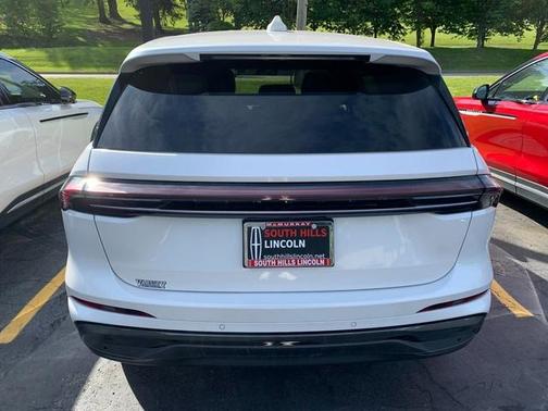 White Platinum Metallic 2024 Lincoln Nautilus Premiere