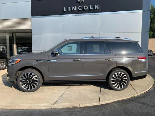 Chrome 2022 Lincoln Navigator Black Label