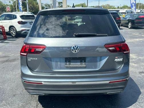 Platinum Gray Metallic 2021 Volkswagen Tiguan 2.0T SE