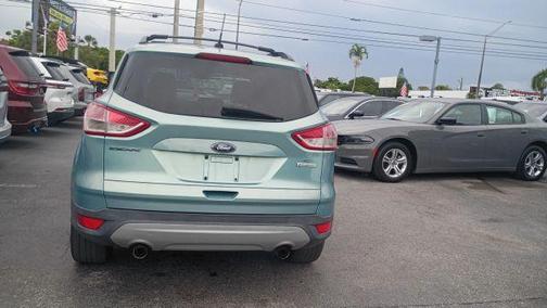 Green 2013 Ford Escape SE