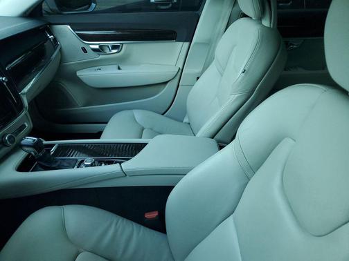 2018 Volvo S90 T5 Momentum
