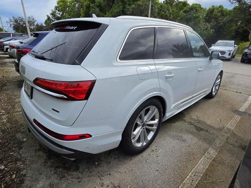 Glacier White 2026 Audi Q7 55 Premium Plus