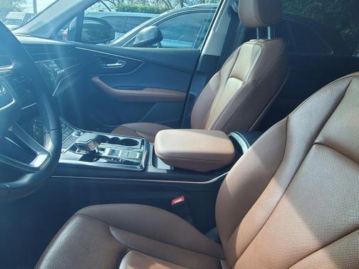 2023 Audi Q7 45 Premium Plus