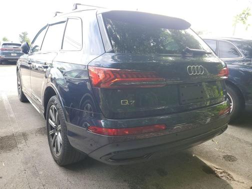 2023 Audi Q7 45 Premium Plus