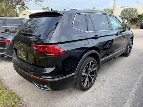 2024 Volkswagen Tiguan 2.0T SEL R-Line 4MOTION