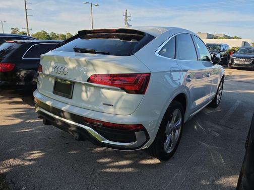Glacier White Metallic 2023 Audi Q5 45 S line Prestige