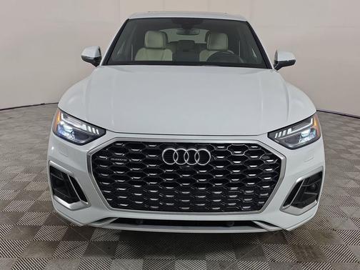 Glacier White Metallic 2023 Audi Q5 45 S line Prestige