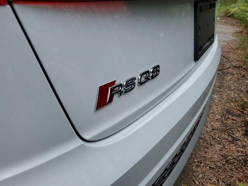 Glacier White Metallic 2024 Audi RS Q8 4.0T