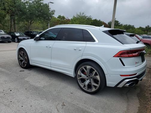 Glacier White Metallic 2024 Audi RS Q8 4.0T