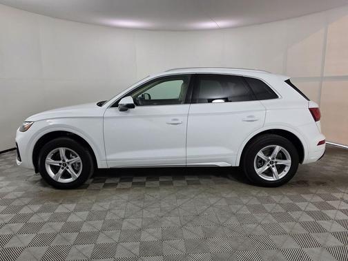 Ibis White 2023 Audi Q5 40 Premium