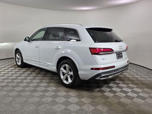 Glacier White Metallic 2023 Audi Q7 45 Premium Plus