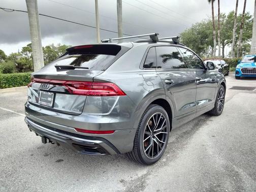 Daytona Gray Pearl Effect 2023 Audi Q8 55 Prestige