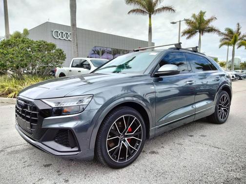 Daytona Gray Pearl Effect 2023 Audi Q8 55 Prestige