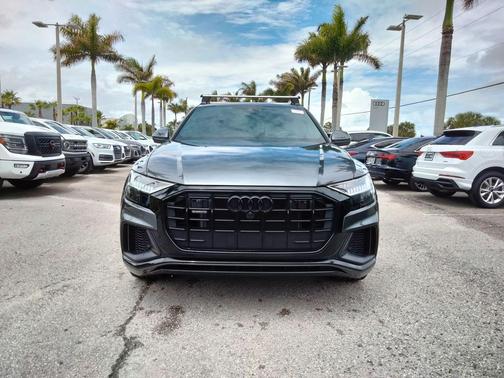 Daytona Gray Pearl Effect 2023 Audi Q8 55 Prestige